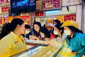 Giá vàng ngày cuối tuần 16/11 tiếp tục giảm 2 triệu 200 ngàn đồng/lượng