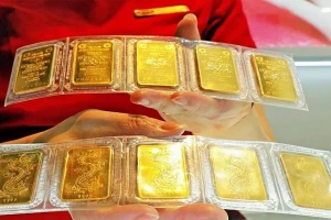 Giá vàng hôm nay 10/10 trong nước ổn định ở mức cao, thế giới đảo chiều giảm