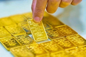 Giá vàng hôm nay 24/10 tăng trở lại 900 ngàn đồng/lượng, thế giới cũng đảo chiều