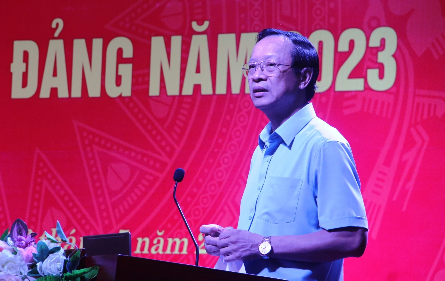 Ủy viên Ban cán sự Đảng, Bí thư Đảng uỷ, Thứ trưởng Bộ GD&amp;ĐT Phạm Ngọc Thưởng phát biểu khai mạc hội nghị. Ảnh: Thế Lượng.