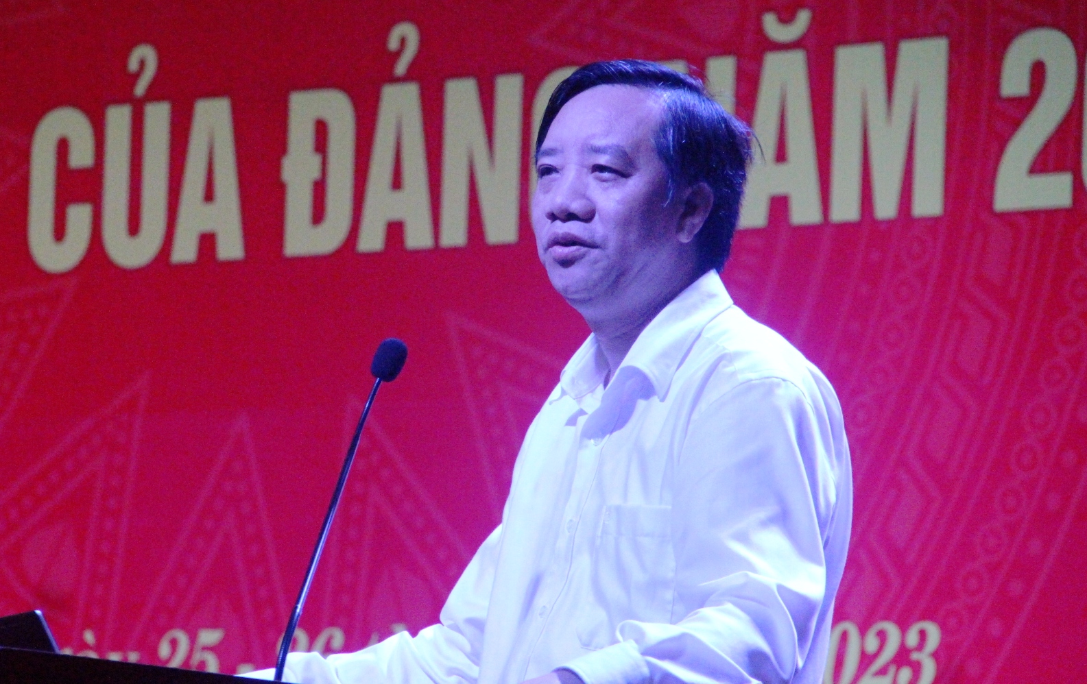 Ông Nguyễn Thành Nam, Uỷ viên Ban Thường vụ, Chủ nhiệm Uỷ ban Kiểm tra Đảng uỷ Khối các cơ quan Trung ương truyền đạt các chuyên đề tại buổi tập huấn. Ảnh: Thế Lượng.