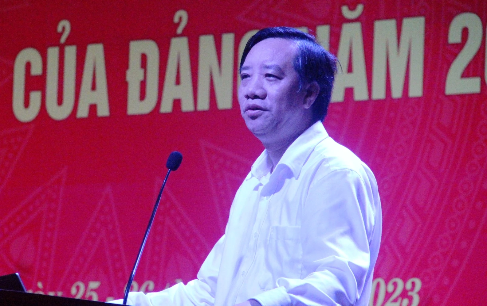 Ông Nguyễn Thành Nam, Uỷ viên Ban Thường vụ, Chủ nhiệm Uỷ ban Kiểm tra Đảng uỷ Khối các cơ quan Trung ương truyền đạt các chuyên đề tại buổi tập huấn. Ảnh: Thế Lượng.