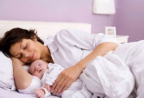 Những lưu ý về việc gội đầu cho bà mẹ sau sinh - Ảnh 1 Nhung luu y ve viec goi dau cho ba me sau sinh - Anh 1
