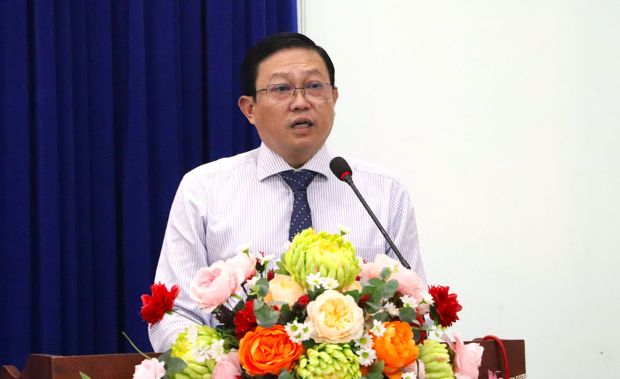 Ông Nguyễn Quốc Tuấn, Giám đốc Trung tâm GDTX Cà Mau - Một trong chín cá nhân được tặng thưởng Huân chương Lao động hạng Ba.