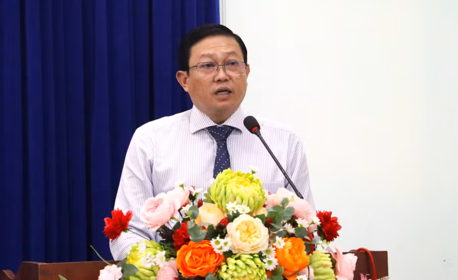 Ông Nguyễn Quốc Tuấn, Giám đốc Trung tâm GDTX Cà Mau - Một trong chín cá nhân được tặng thưởng Huân chương Lao động hạng Ba.