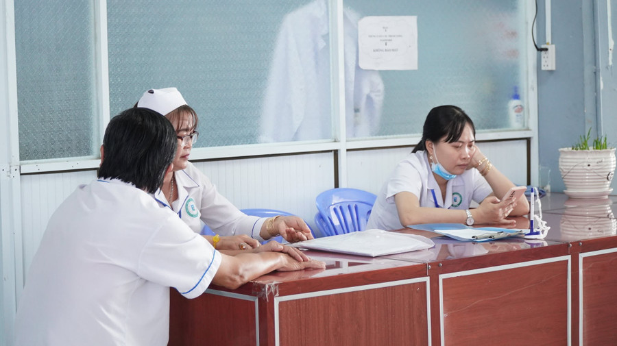 Nhân viên Y tế khu vực Phước Long, Cà Mau