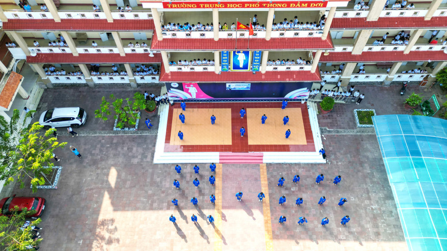 Buổi sinh hoạt CLB Võ thuật tại Trường THPT Đầm Dơi.