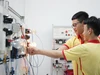 Sinh viên Trường Cao đẳng Miền Trung trong giờ thực hành.