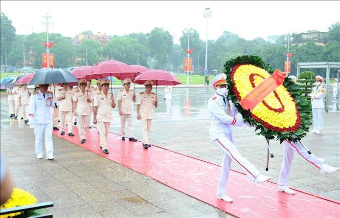 Đoàn Bộ Công an viếng Chủ tịch Hồ Chí Minh.