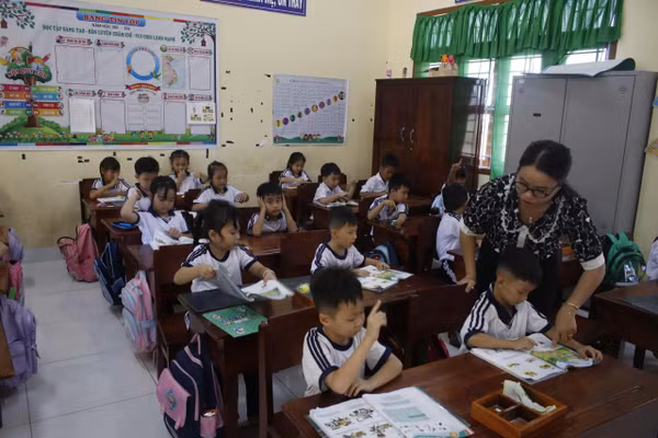 UBND tỉnh Đồng Tháp yêu cầu triển khai ngay từ đầu năm học mới chính sách hỗ trợ bữa ăn trưa cho học sinh TH và THCS tại 4 xã biên giới.