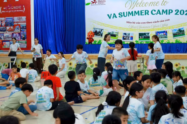 Học sinh tích cực tham gia các hoạt động trải nghiệm dịp hè tại Trường Phổ thông Việt Mỹ Cần Thơ. Ảnh: NTCC.