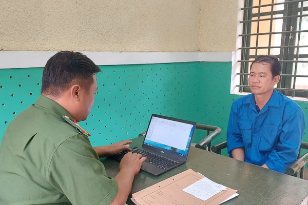 Bị can Nguyễn Việt Thanh tại công an tỉnh Đồng Tháp. Ảnh: Phước Thanh.