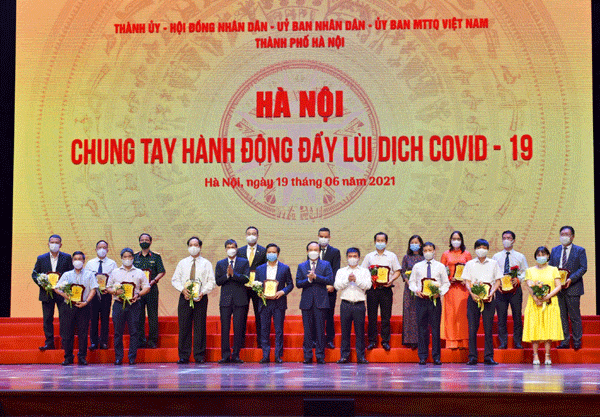 Chương trình “Hà Nội chung tay hành động đẩy lùi dịch Covid-19” được sự đồng lòng góp sức của nhiều đơn vị, doanh nghiệp, cá nhân.