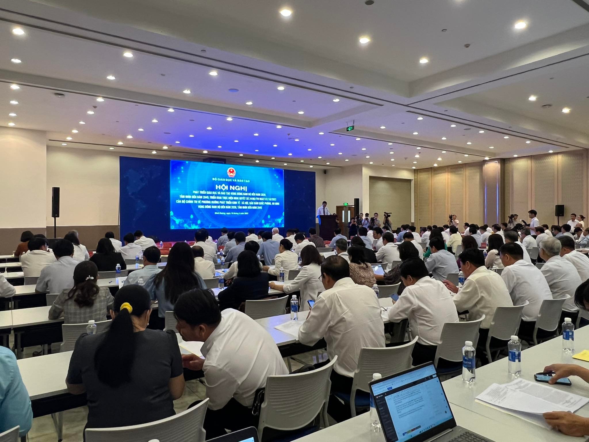 Quang cảnh hội nghị. Quang cảnh hội nghị.