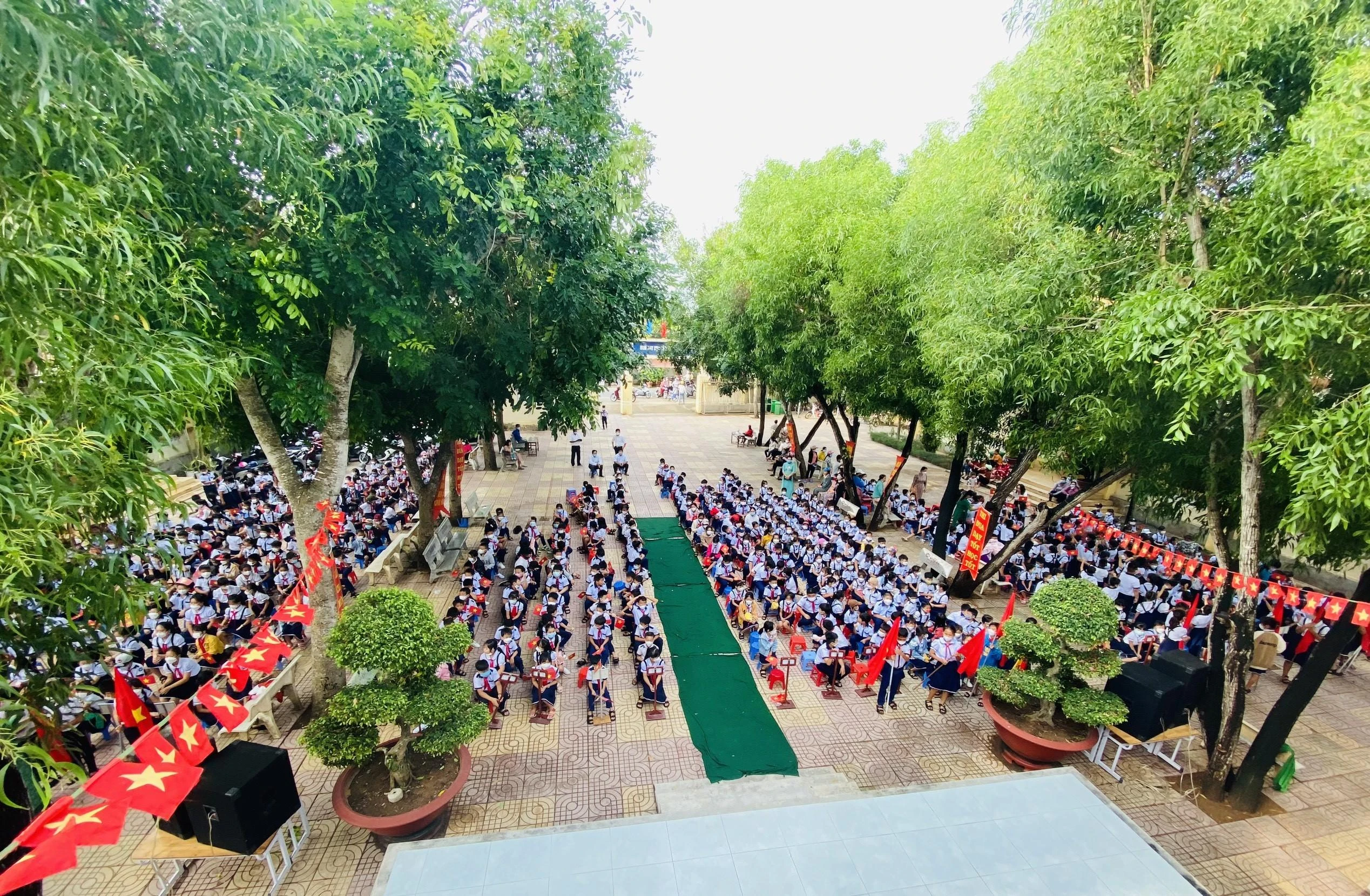 Toàn cảnh sân trường trong lễ khai giảng