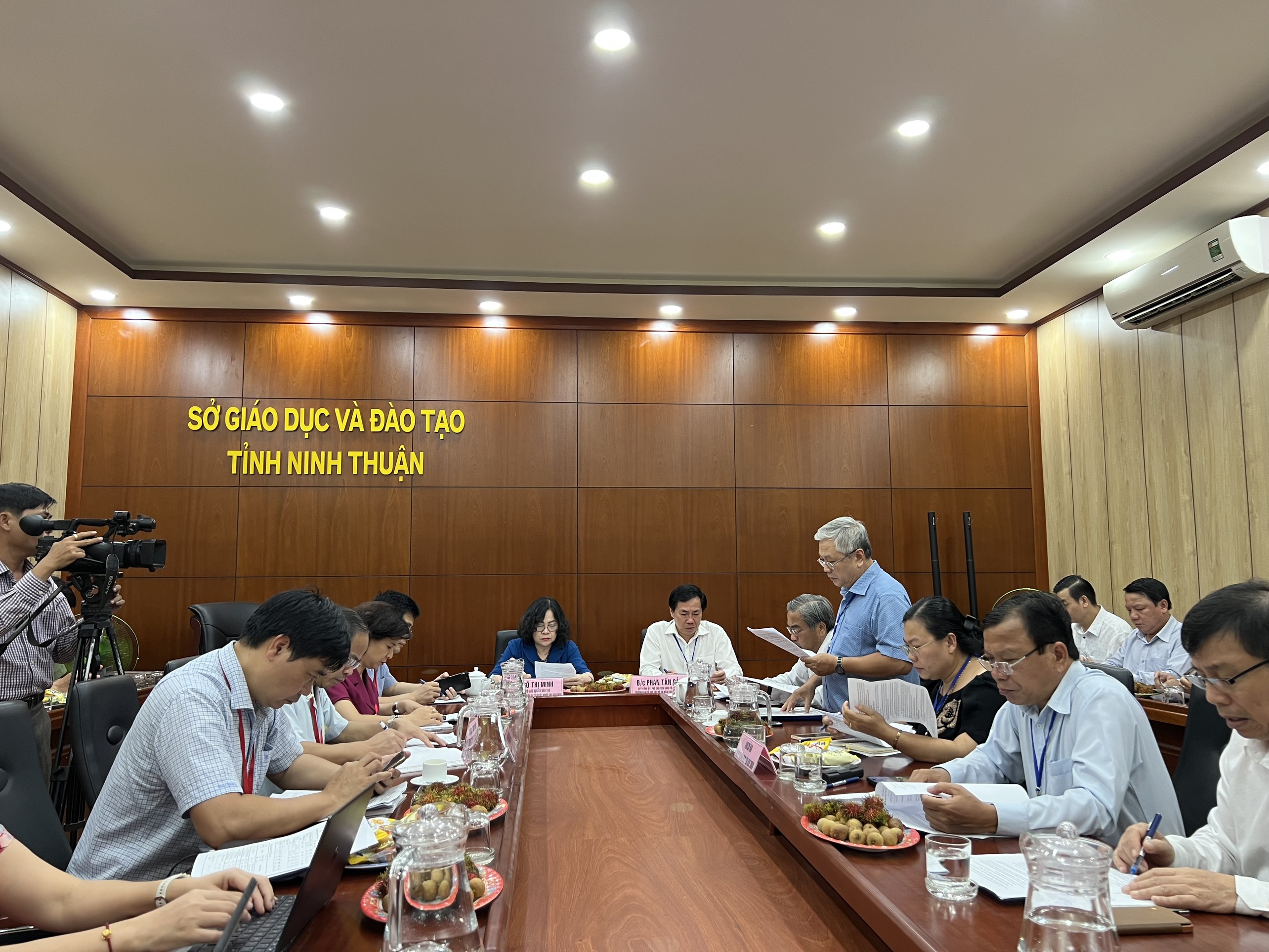 Quang cảnh buổi làm việc của Đoàn kiểm tra Bộ GD&ĐT với Ban chỉ đạo kỳ thi tốt nghiệp THPT 2023 của tỉnh Ninh Thuận. Quang cảnh buổi làm việc của Đoàn kiểm tra Bộ GD&ĐT với Ban chỉ đạo kỳ thi tốt nghiệp THPT 2023 của tỉnh Ninh Thuận.