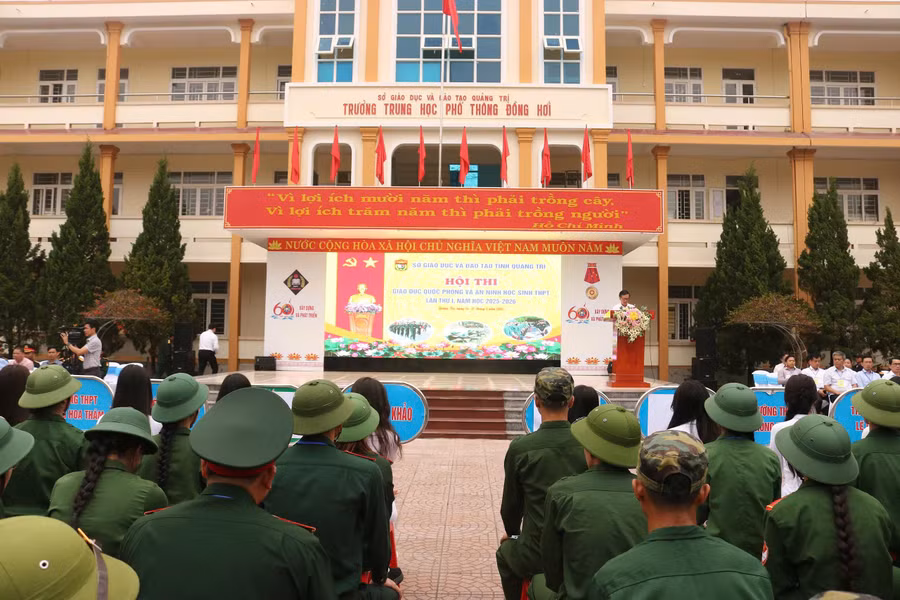 Hội thi Giáo dục quốc phòng và an ninh học sinh THPT lần thứ I với sự tham gia của hơn 550 học sinh.