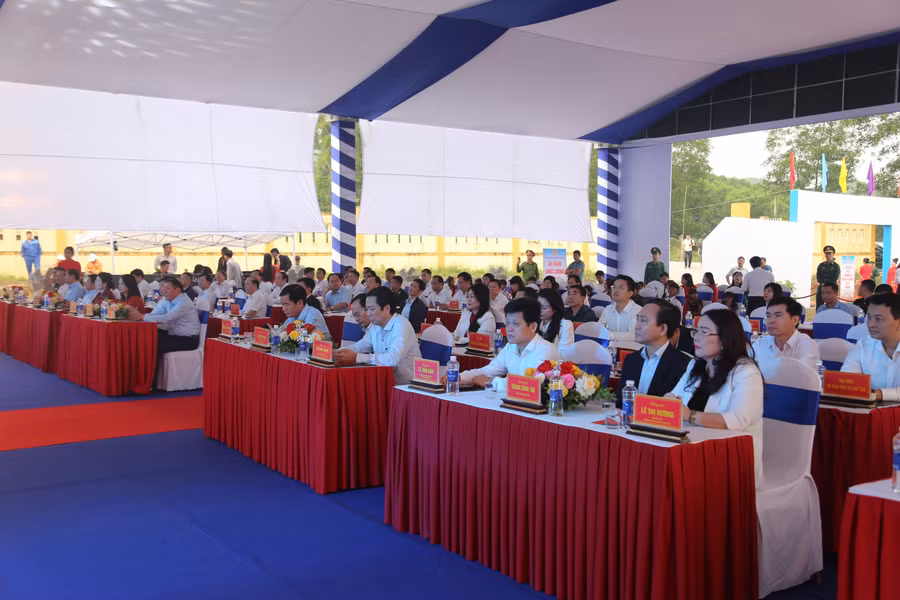 Lãnh đạo Trung ương và tỉnh Quảng Trị dự lễ khởi công.