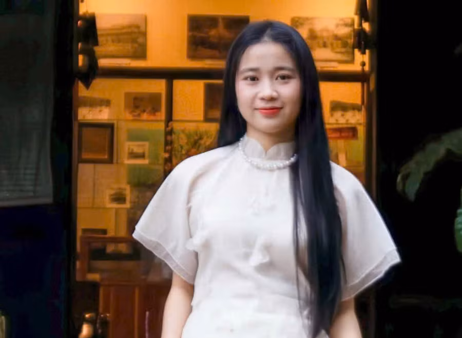 Gác lại nhiều cơ hội việc làm, Khánh Huyền quyết định nhập ngũ. Ảnh: NVCC