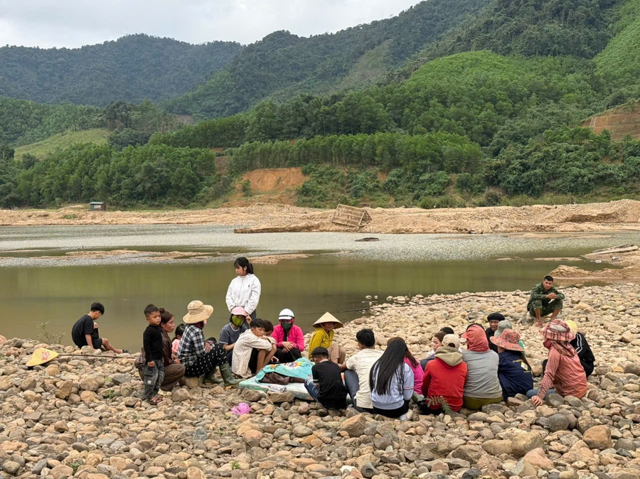 Hai cháu nhỏ người Vân Kiều bị đuối nước tử vong.