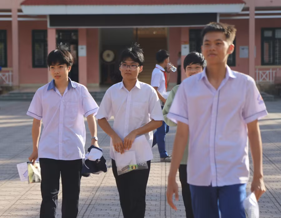 Thí sinh Quảng Trị hoàn thành môn thi đầu tiên Kỳ thi tuyển sinh vào lớp 10 THPT.