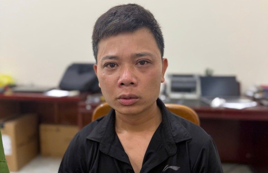 Nghi phạm vụ án mạng bị công an khống chế, bắt giữ.