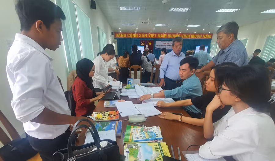 An Giang tập huấn công tác dạy và học Chương trình xóa mù chữ cho CBQL và giáo viên.