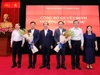 Bộ trưởng, Lãnh đạo Bộ GD&ĐT tặng hoa chúc mừng PGS.TS Hoàng Minh Sơn và GS.TS Lê Quân.