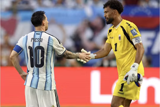 Thủ môn tuyển Cape Verde sắp trở thành đồng đội Messi? 