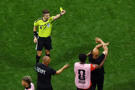 HLV Ai Cập giận dữ chỉ trích trọng tài và FIFA thiên vị Argentina