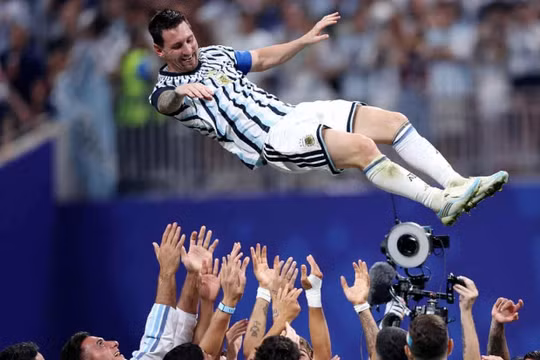 4 phút tỏa sáng của Messi trong trận đấu 'điên rồ' Argentina - Ai Cập
