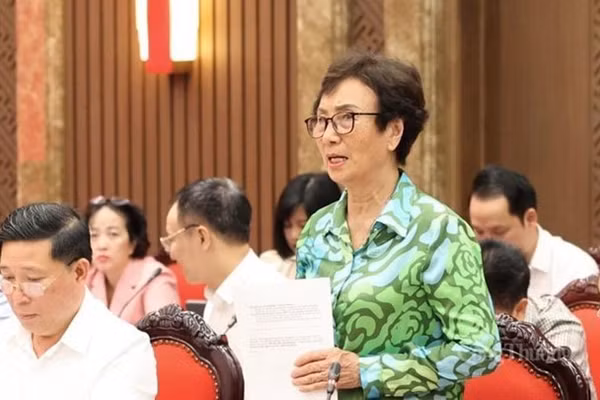 PGS,TS Bùi Thị An phát biểu tham luận.