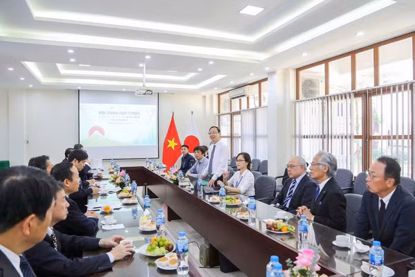Ông Đào Việt Hà, Phó Hiệu trưởng Trường Cao đẳng Xây dựng Công trình đô thị giới thiệu về nhà trường.