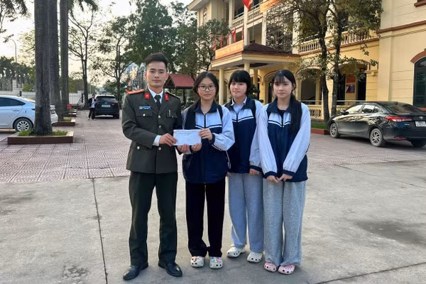 3 học sinh Bắc Ninh nhặt được của rơi trả người đánh mất