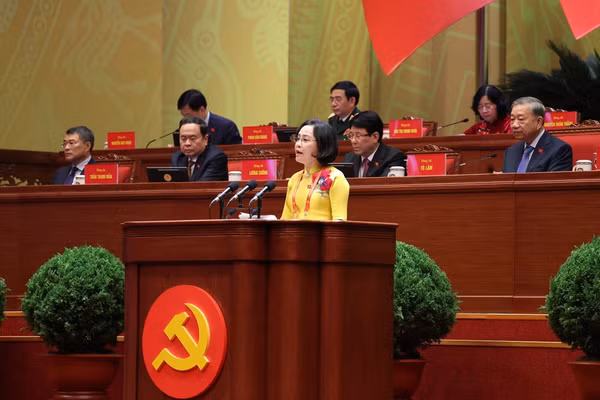 Bà Nguyễn Thị Thanh, Phó Chủ tịch Quốc hội, tham luận tại Đại hội. Ảnh: TTXVN.