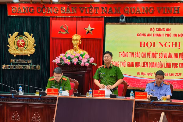 Thiếu tướng Dương Đức Hải, Phó Giám đốc Công an thành phố Hà Nội chủ trì hội nghị.