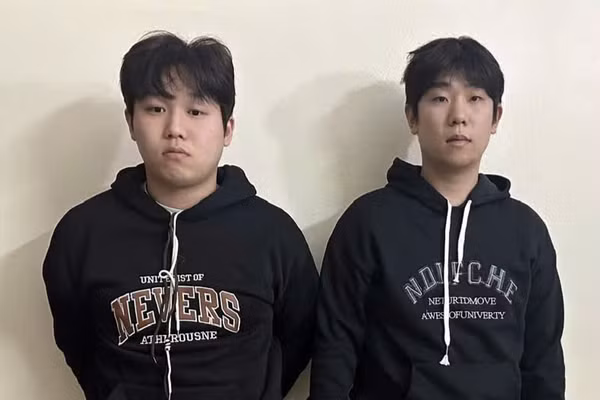 Đối tượng truy nã đỏ quốc tế: Sim Hyeonjoon và Jo Jungwoo.