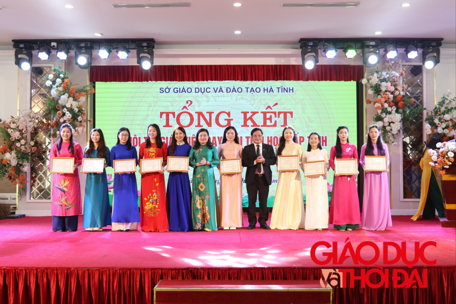 10 giáo viên đạt giải Nhất được vinh danh tại buổi lễ.