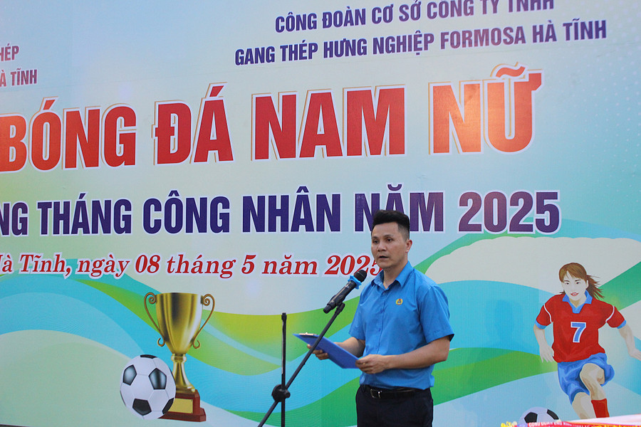 Ông Hồ Sỹ Quốc - Chủ tịch Công đoàn cơ sở Công ty Formosa Hà Tĩnh đọc diễn văn khai mạc. 2.jpg