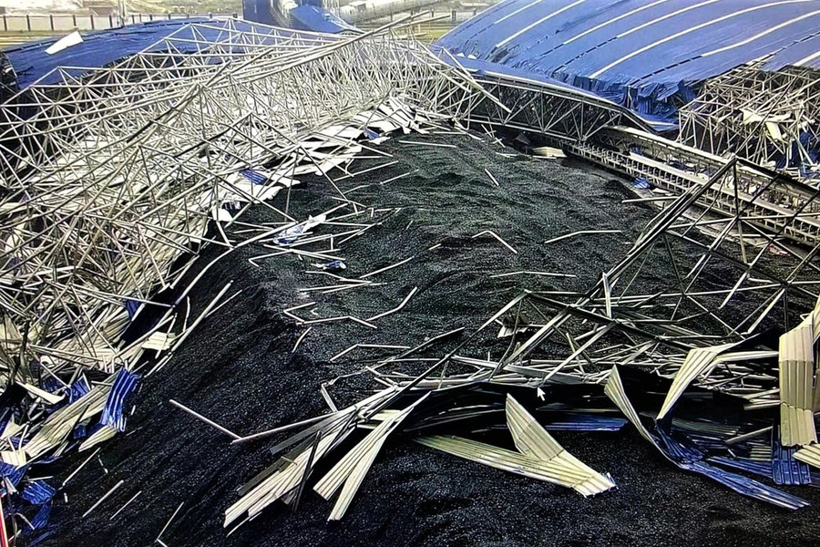 Nhà máy Nhiệt điện Vũng Áng II bị bay 50.000m2 tôn; than.jpg