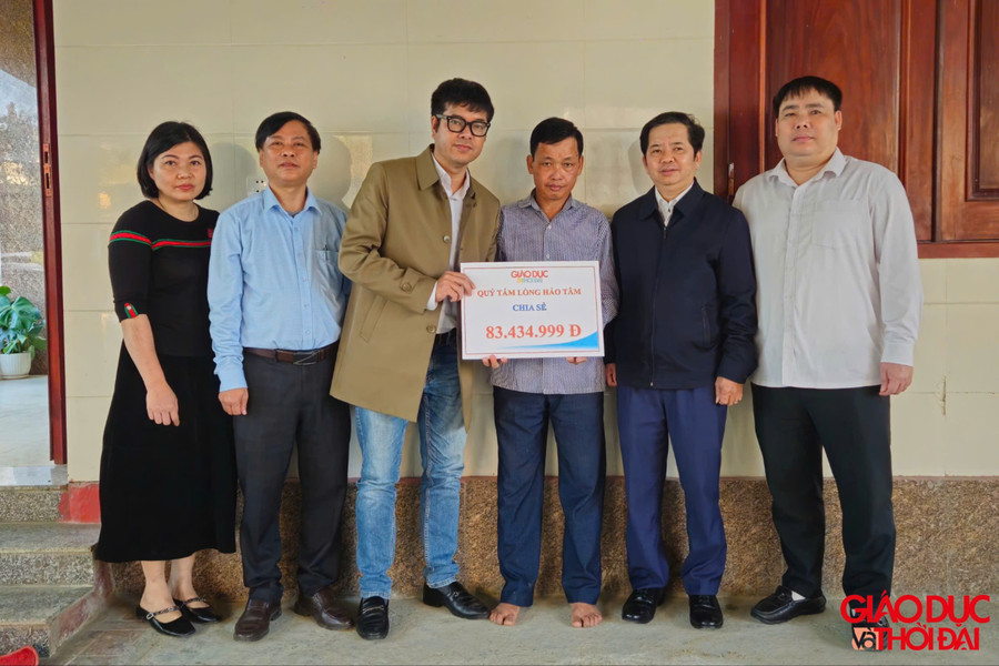 Báo GD&TĐ kết nối các tấm lòng hảo tâm trao tặng em Yến Nhi số tiền hơn 83 triệu đồng.