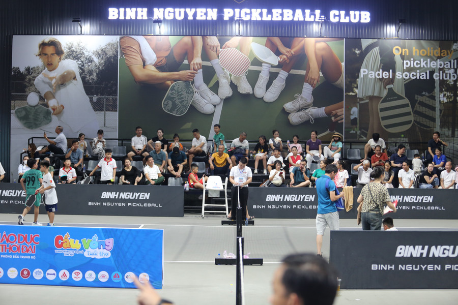 Tại giải đấu, cụm sân Pickleball Bình Nguyên có 8 sân thi đấu, sức chứa hơn 400 khán giả, VĐV. 17-1018.jpg