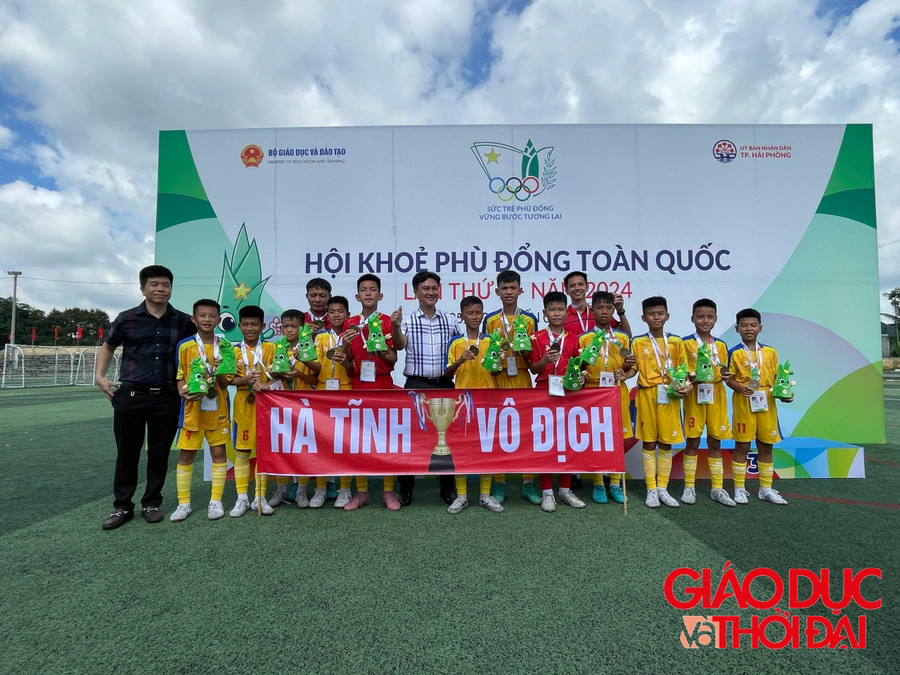 Hà Tĩnh giành chức vô địch giải bóng đá U11 tại Hội khỏe Phù Đổng toàn quốc lần thứ X.