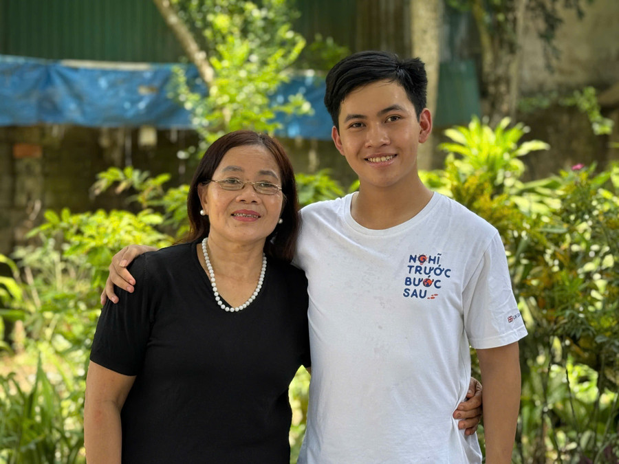Thành tích đạt được không chỉ khẳng định bản thân mà Hưng còn muốn đem lại niềm vui cho những người luôn sát cánh cùng em. 3a17616f12e8a4b6fdf9.jpg