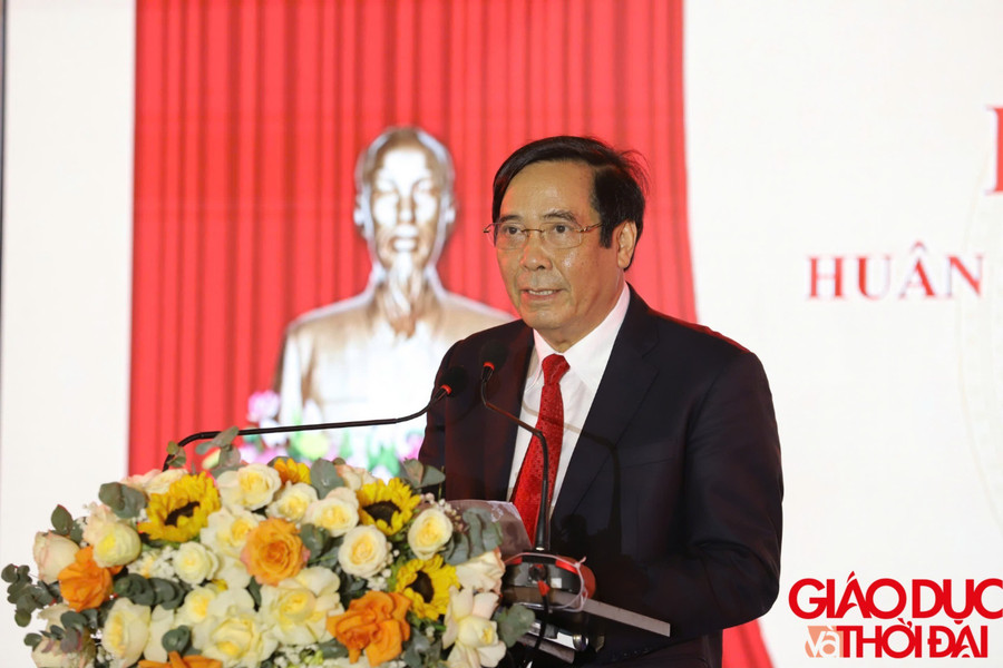 Nguyễn Thanh Bình - Chủ tịch Trung ương Hội người cao tuổi Việt Nam đại diện cho các thế hệ học sinh phát biểu cảm nghĩ. z6587225107936-c64e19047e99e694b03e39f2910ee67c-1239.jpg