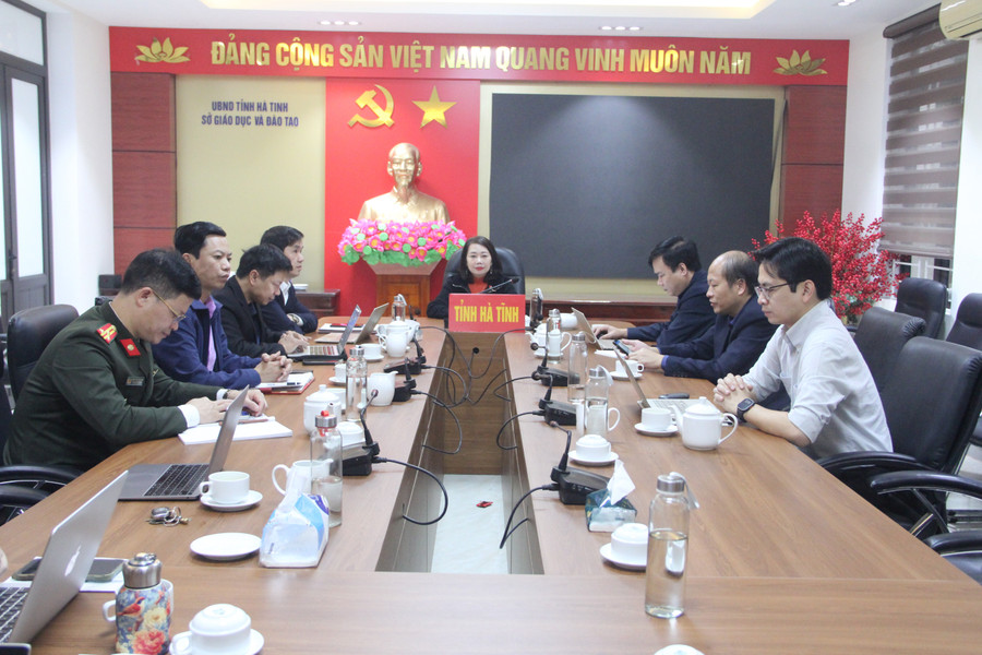 Sở Giáo dục và Đào tạo Hà Tĩnh tham dự Hội nghị trực tuyến.