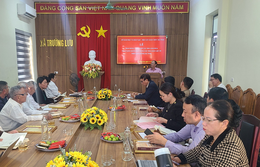 Lễ vng danh nhà giáo đi B ở Hà Tĩnh.