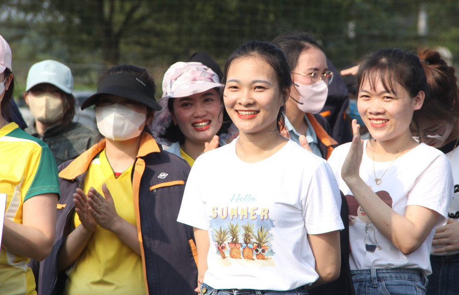 Lực lượng lao động nữ đóng góp phần quan trọng cho sự phát triển của Công ty FHS. img-3118.jpg