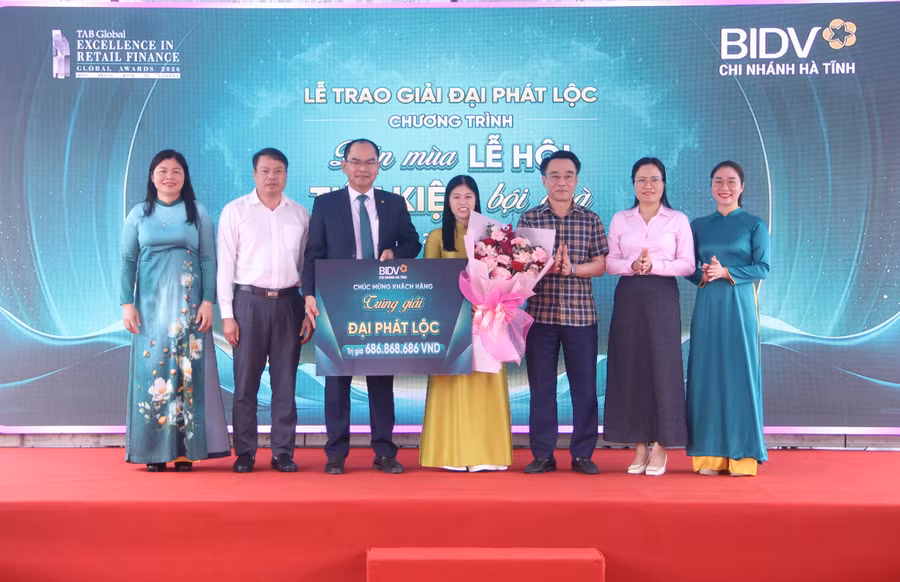 Khách hàng ở Hà Tĩnh trúng hơn 686 triệu đồng khi gửi tiết kiệm tại BIDV.