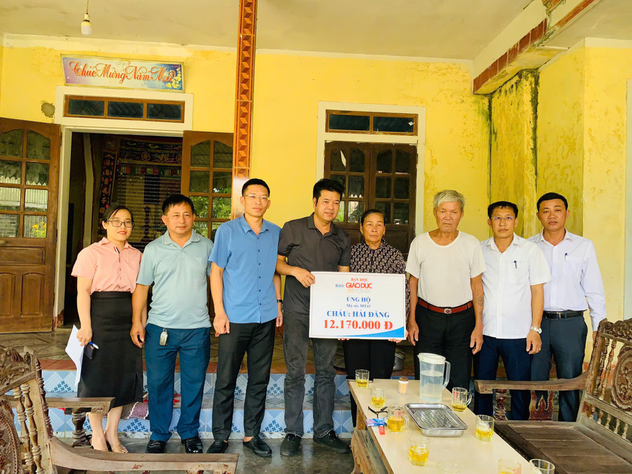 Ông bà nội của Hải Đăng xúc động gửi lời cảm ơn Báo GD&TĐ đã kết nối các tấm lòng hảo tâm.